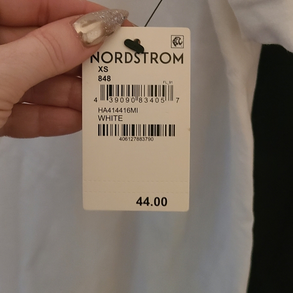 Nordstrom puffed sleeve T - Picture 4 of 5